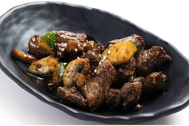 Black Pepper Beef 黑椒牛肉粒